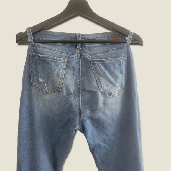 FASHION NOVA DISTRESSED JEANS - Picture 5 of 5